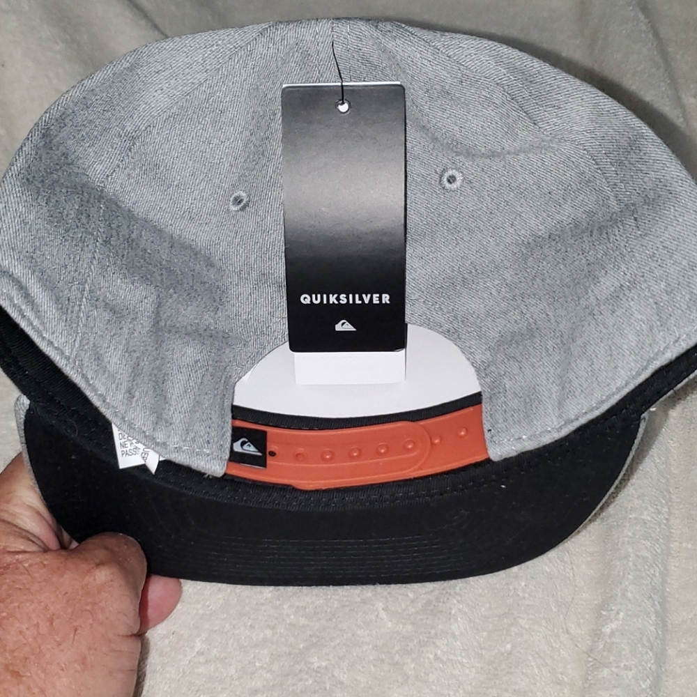 QUIKSILVER BRAND NEW HAT - Picture 2 of 2
